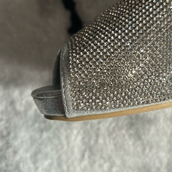 Silver high heels (size 7) - Picture 4 of 4